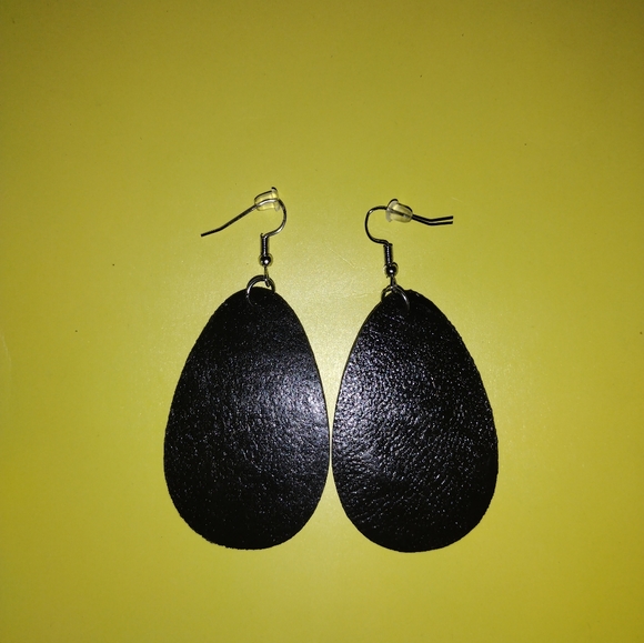 Paparazzi Earrings - Large Black Leather Dangled Earrings with a Flower Carving - Picture 4 of 9